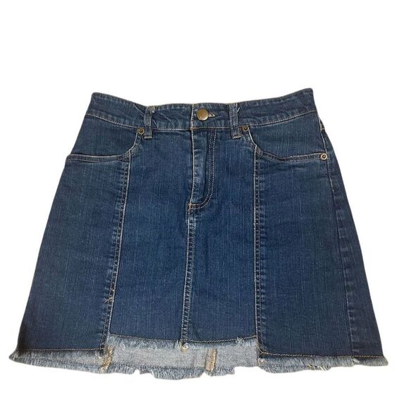 Forever 21 Women's Blue Denim Mini Skirt S Raw Frayed Hem Casual - Picture 1 of 7